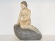 Royal Copenhagen stor figur af Den Lille Havfrue.Af fabriksmærket ses det, at denne er fra ...