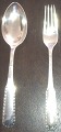 Georg Jensen Sølv Bestik Perle 2 dele. Med meget tidlige stempler. Måler 18cm og 17,4cm. Har ...
