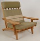 Hans J. Wegner
Lænestol i Eg.