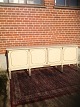 Hvid Hepplewhith . Model Randers.Skænk med 4 låger.længde: 220 cm , Dybde:53 cm , Højde: ...