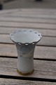 Mågestel med guld Bing & Grøndahl B&G porcelæn spisestel.Vase med takket blondekant kuvertvase ...