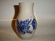 Kongelig Blå Blomst Svejfet, VaseDek.nr. 10/1803Mål. Højde 14 cm.Fejl fri