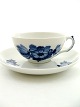 Kongelig porcelæn blå blomst flettet thekop og underkop nr. 80491.sort