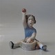 Kgl. figur fra Royal Copenhagen 3557 Siddende pige med æblekurv 13 x 12 cm 1. I hel og fin stand