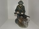 Stor Royal Copenhagen Figur, Jæger med gevær og hund.Dekorationsnummer 1087.2. ...