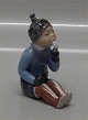 Kgl. figur fra Royal Copenhagen 2834 Grønlandsk pige med spæk Georg K. Strand 1927 2. sort I hel ...