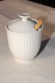 Kgl. Georgiana Kongelig porcelæn. Royal Copenhagen Georgiana, Sennepskrukke, højde 7,5cm. ...