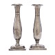 Pair of pewter 
candlesticks 
circa 1840. H: 
20,5cm