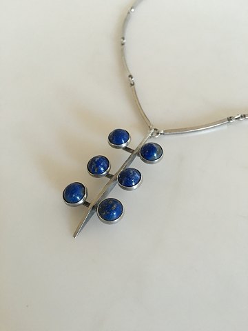 N.E. From Halskæde med vedhæng i sterling sølv og med Lapis Lazuli