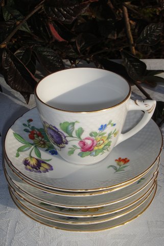 Bing & Grondahl Coffee cup Saxon flower 
