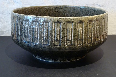 Palshus bowl in greenish colors. 
Dia 27 cm * H 13,5 cm, in perfect condition. 
5000 m2
showroom.