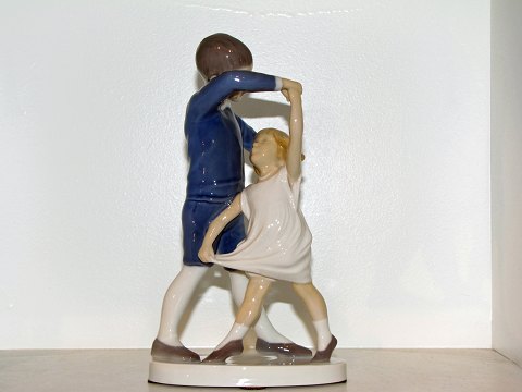 Bing & Grondahl figurine
Dancing children
