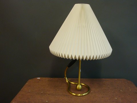 Le Klint model 306. Table - and/or wall lamp in brass. 
5000m2 Showroom.