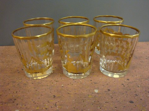 6 small glass from around 1920, in perfect condition. 
5000 m2 showroom.