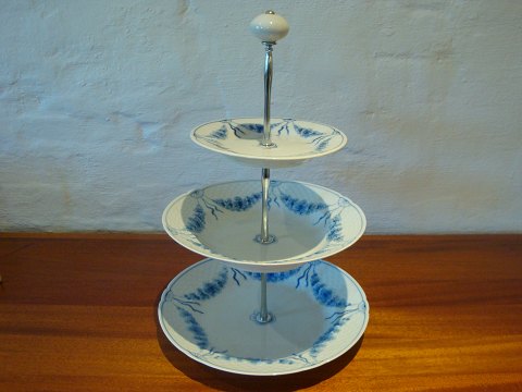 B&G  Cake stand Empire. In really good condition.
5000m2 showroom.