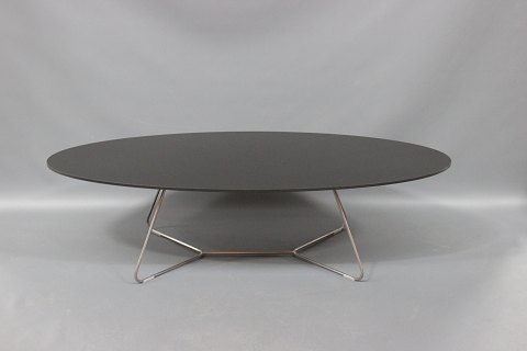 Coffee table designed by Peter Boy, model E1.
The exhibition model is in perfect condition.
5000m2 showroom.