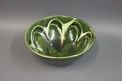 Medium size green bowl with pattern.
5000m2 showroom.

