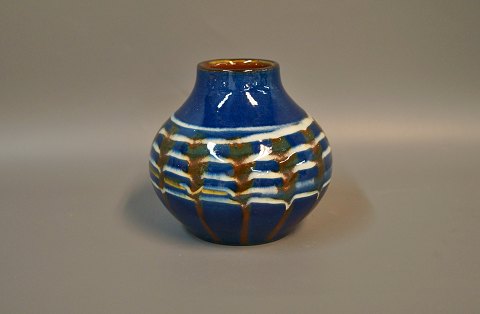 Ceramic vase with dark blue, White and Brown glaze from the 1960s by an unknown 
ceramic artist.
5000m2 showroom.