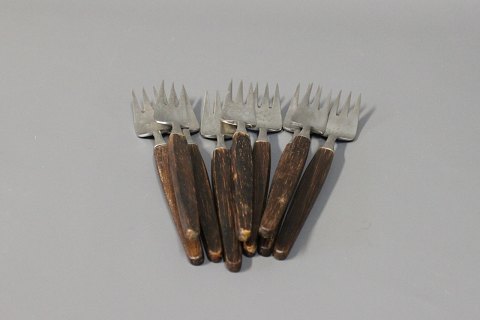 Dinner forks in rosewood, 10 pieces. The forks is of Danish design from the 
1960s. 
5000m2 showroom.