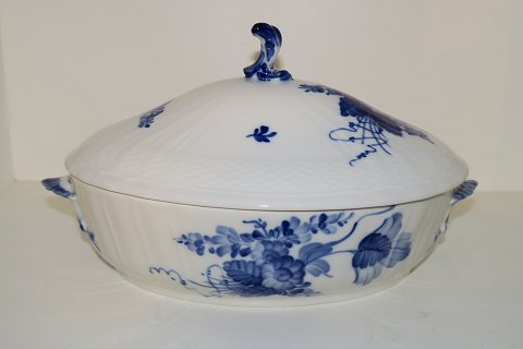 Blue Flower Curved
Lidded bowl