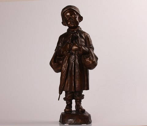 Elna Borch
Figur af dreng
m/paraply
Brunpatineret bronze