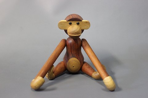 The small Kay Bojesen Monkey.
5000m2 showroom.
