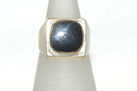 Gold ring with Onyx
