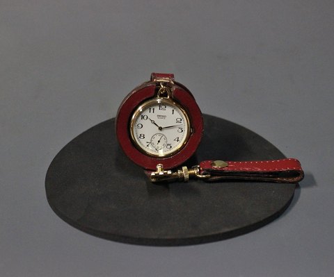 Delicate pocket Watch by Seiko in red leather case.
5000m2 showroom.
