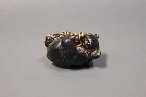 Kgl. porcelænsfigur liggende bjørn nr.: 21435.
5000m2 udstilling.