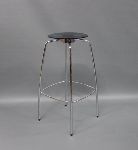 UFO 760 stool from Hoffi with a black seat of polycarbonate and frame of chrome 
plated steel.
5000m2 showroom.