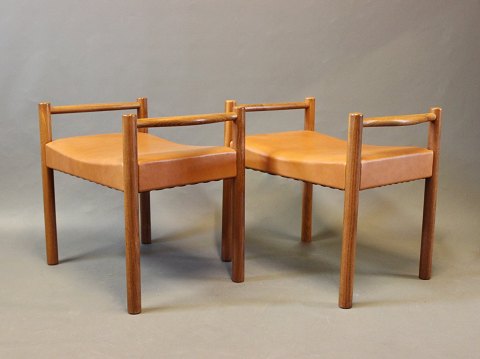 A pair of stools upholstered in cognac colored elegance leather and frame of elm 
wood.
5000m2 showroom.