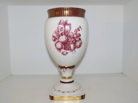 Bing & Grondahl
Vase on stand marked "test"  from 1915-1948