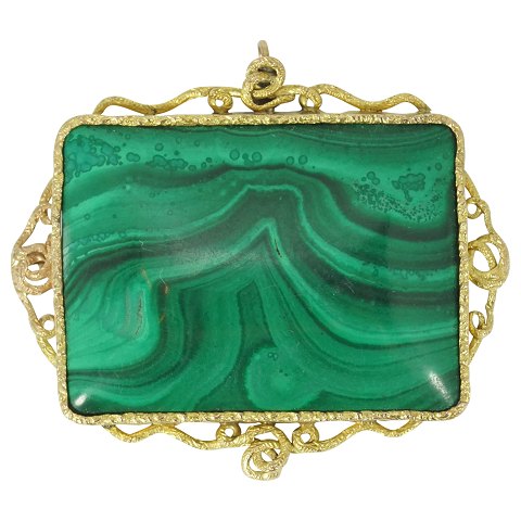 Brooch of 14k gold set with malachite