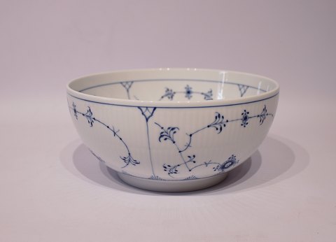 Royal Copenhagen blue fluted bowl #457.
5000m2 showroom.
