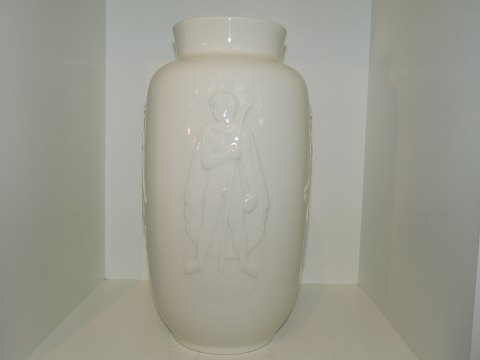 Royal Copenhagen blanc de chine
Tall vase decorated with four people from 1956