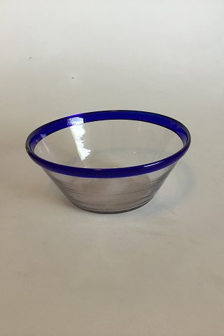 Ymerskål i glas med blå kant