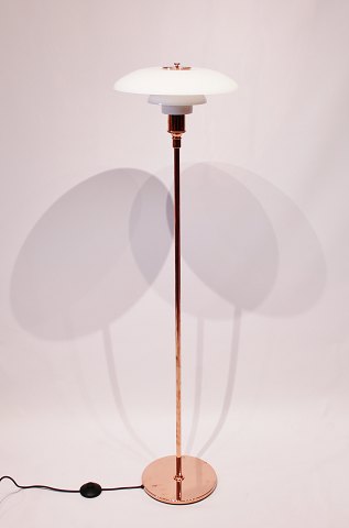 PH3½-2½, limited edition, kobber gulvlampe af Poul Henningsen og  Louis Poulsen.
5000m2 udstilling.