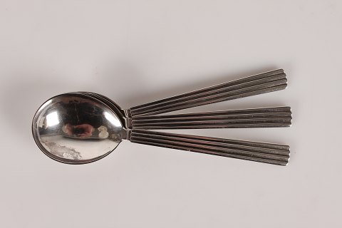 Georg Jensen
Bernadotte
of sterling silver
Bouillon Spoon
L 15 cm
