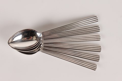 Georg Jensen
Bernadotte
of sterling silver
Small Soup Spoon
L 18,5 cm