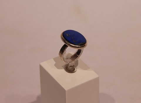 Ring with large blue stone of 925 sterling silver and by From.
5000m2 showroom.