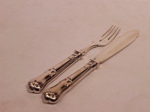Fish cutlery in other pattern of hallmarked silver.
5000m2 showroom.