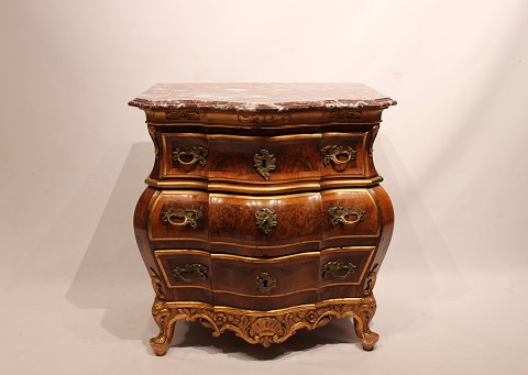 Chest of drawers of walnut with marble top plate from Denmark around the 1880s.
5000m2 showroom.