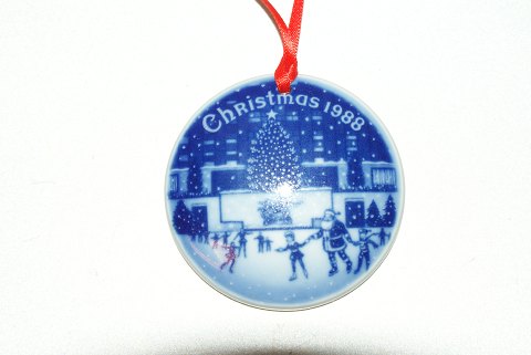 Royal Copenhagen ornament 1988
Motivet Skøjteløb
web 5496
SOLGT