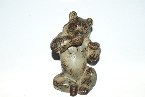 Royal Copenhagen Stoneware figurine bear
Decoration number 21675
Designed by Knud Kyhn.
