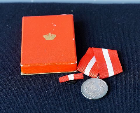 Frederik den IX fortjeneste medalje i original æske