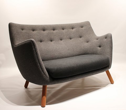 Poet Rime sofa, model FJ4100, designed by Finn Juhl.
5000m2 showroom.