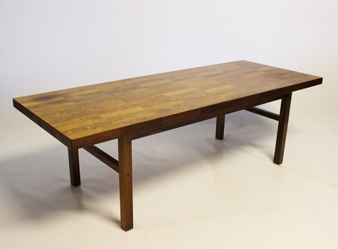 Coffee table in rosewood with checkered pattern, of danish design from the 
1960s.
5000m2 showroom.