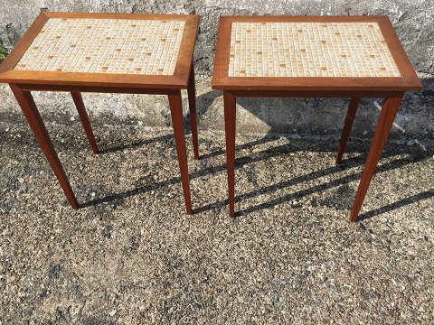 Two small teak tables with tiles.
275, -kr per. PCS