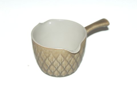 Relief Nissen Kronjyden stoneware frame lid butter bowl
Leaf-shaped pattern
13x6 cm
