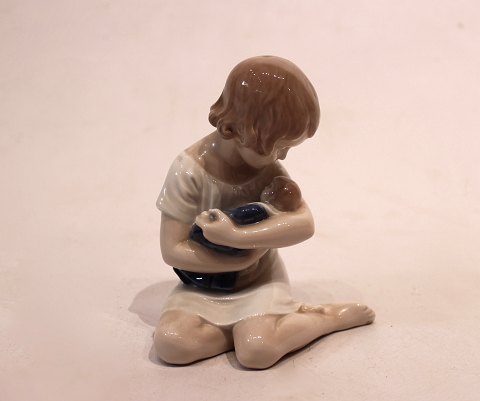 Porcelain figurine, girl with child, no.: 1938 by Royal Copenhagen.
Great condition
